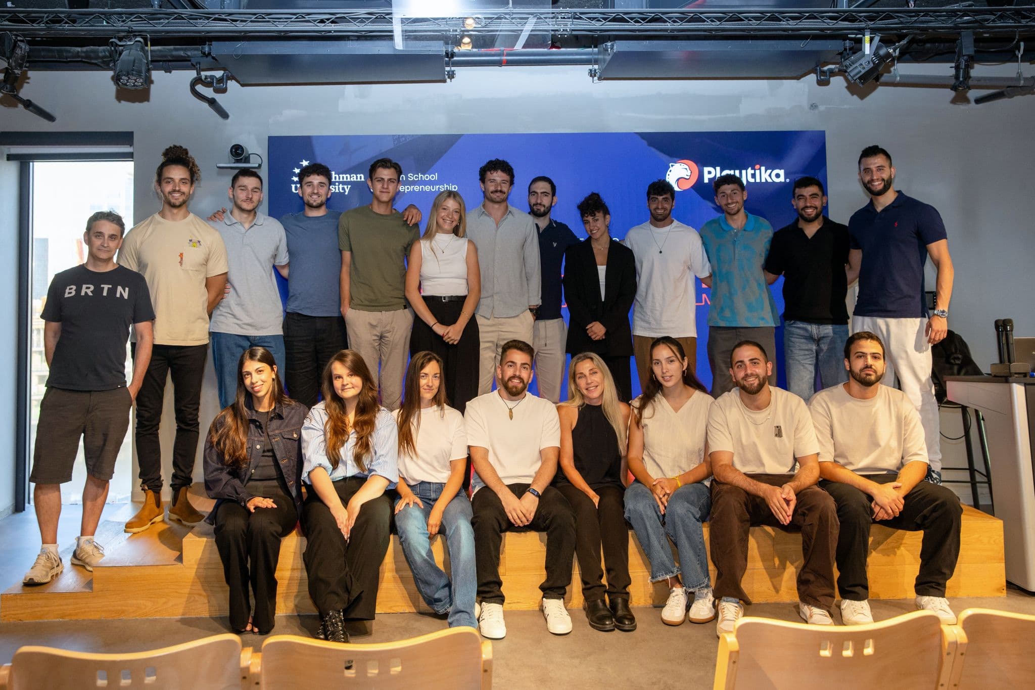 מחזור סדנת Game Changers על הבמה בבית הספר ליזמות באוניברסיטת רייכמן